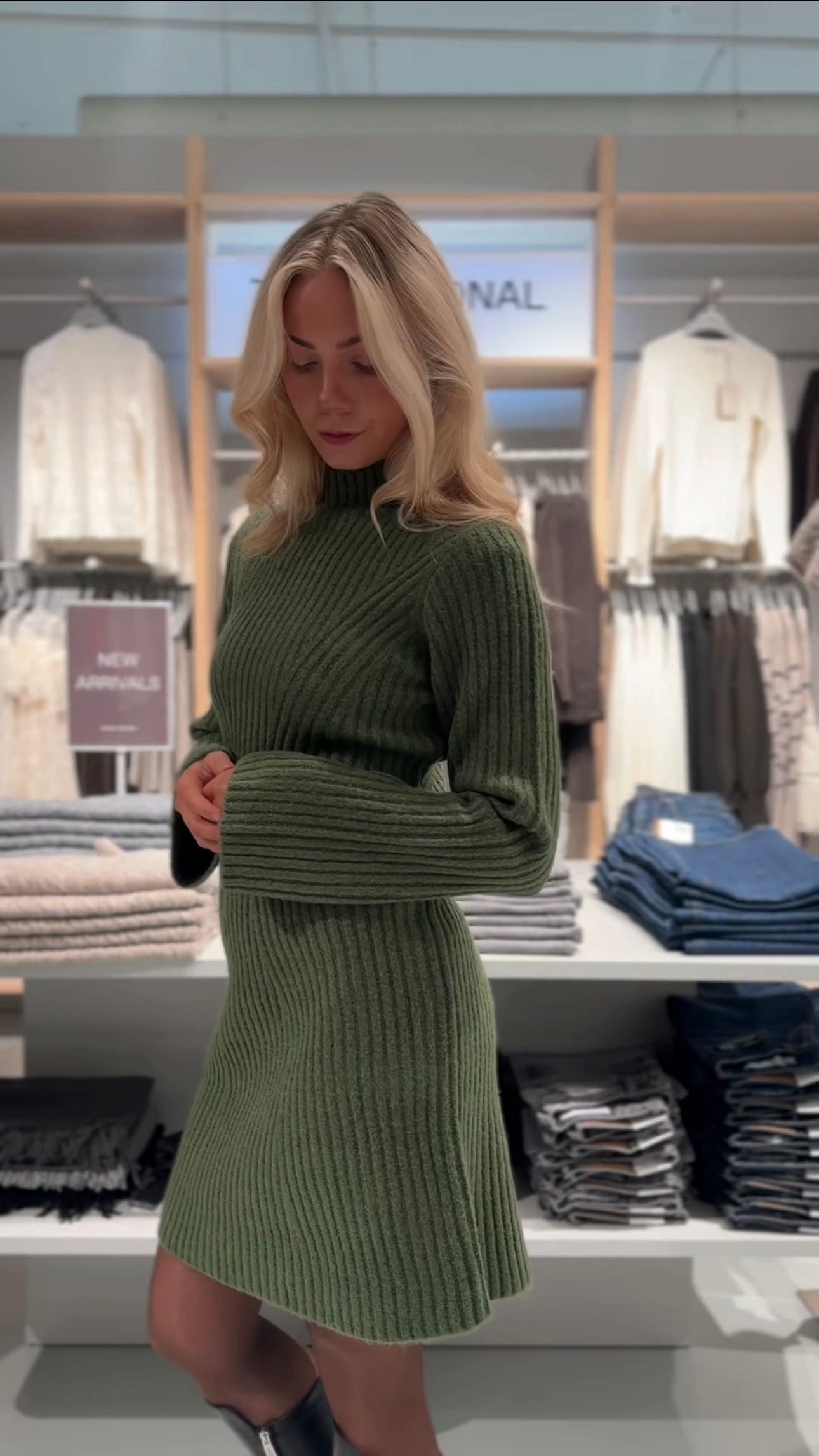 AWLINA Short Dress - Olivine